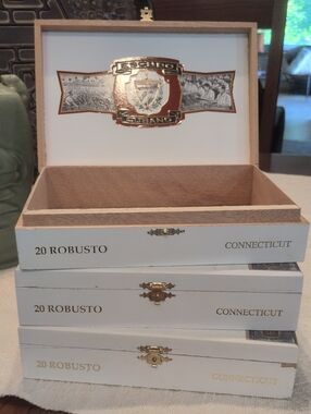3 Escudo Cubano White Wooden Cigar Boxes - 20 Robusto Connecticut